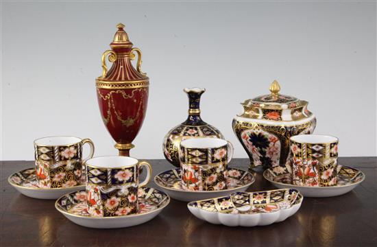 A group of Royal Crown Derby Imari wares and a similar scarlet ground gilt decorated two handled vase & cover, early 20th century, 18cm